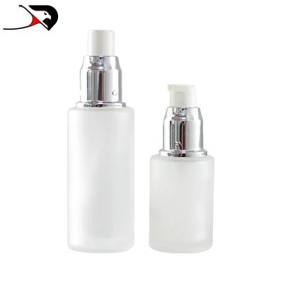 Bouteille d'émulsion cylindrique Bouchon anodisé Cosmétiques Bouteille vide Lotion givrée Bouteille en verre Spray solaire Pression de toner Bouteilles séparées Cosmétiques Verre