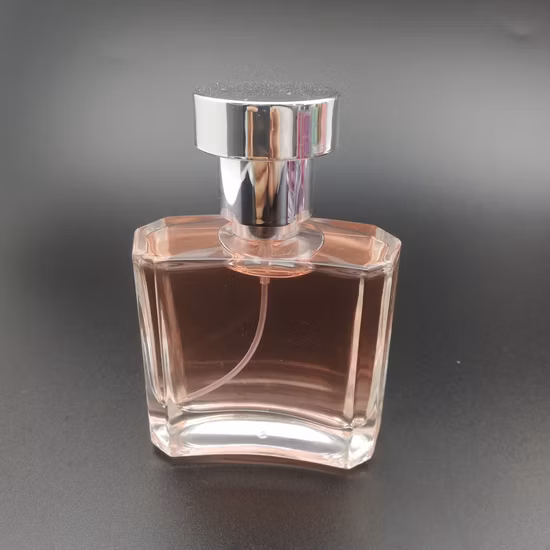 Bouteille en verre de parfum de luxe de soins de beauté de 30ml 50ml 70ml avec le pulvérisateur serti et le chapeau en plastique de la bouteille vide d'emballage cosmétique